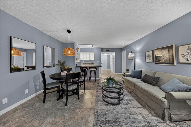 Building Photo - 209 N Fort Lauderdale Beach Blvd