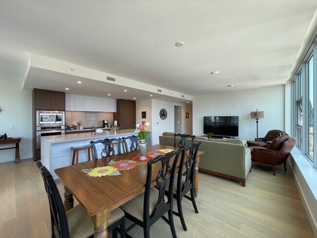 Building Photo - 2 Bedroom-2 Bathroom Fully Furnished Condo...