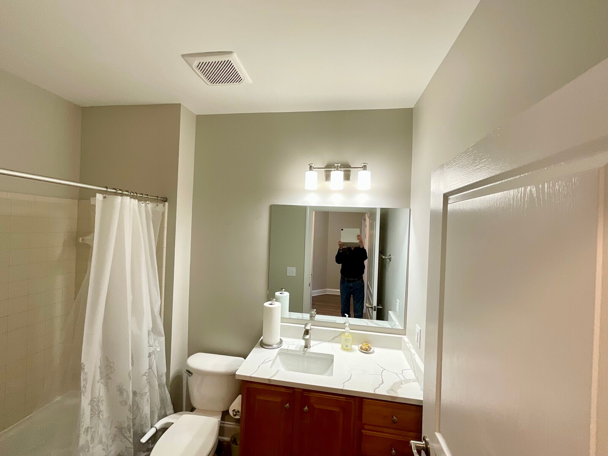 Building Photo - 833 Providence Glen Dr