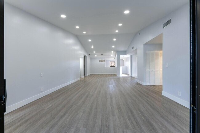 Building Photo - 22791 Trelawny Ter