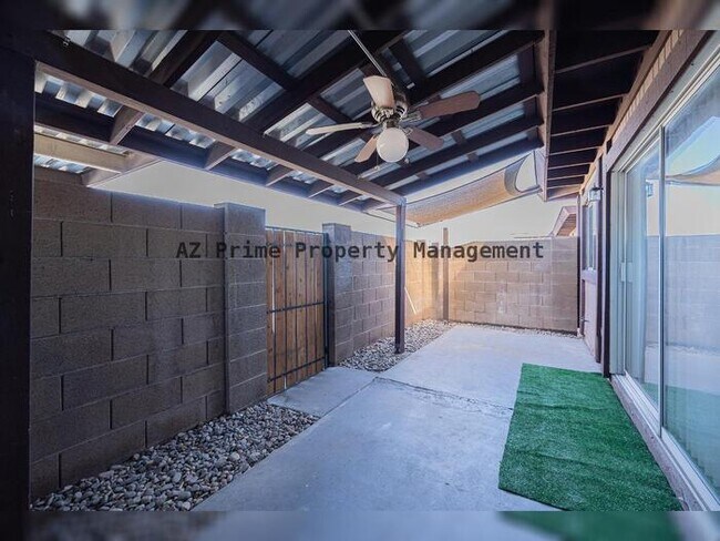 Building Photo - 900 S Hacienda Dr