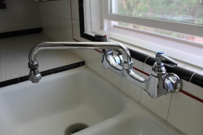 Building Photo - 1663 Blaine Ave