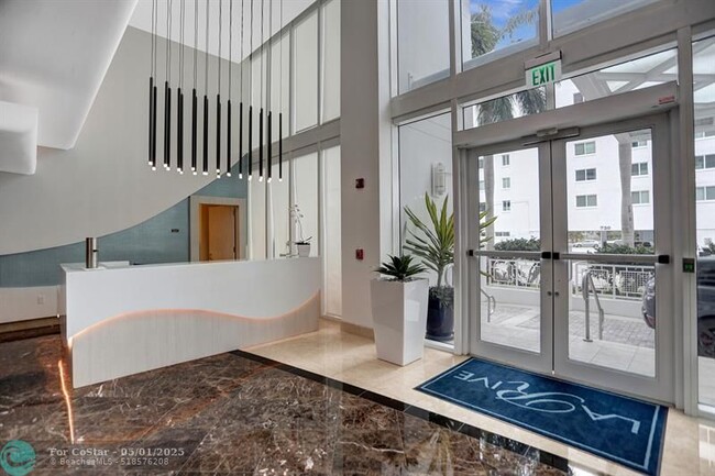 Building Photo - 715 Bayshore Dr