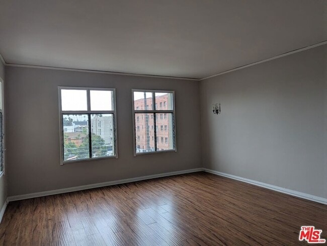 Building Photo - 634 S Gramercy Pl