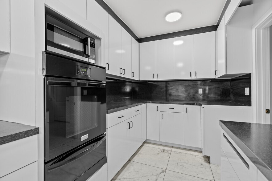 Building Photo - 15419 Valerio St