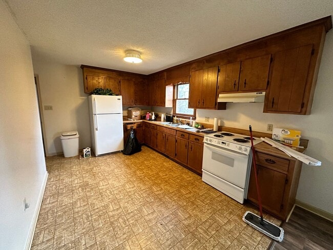 Building Photo - 4-Bedroom Brick Home with Full Unfinished ...