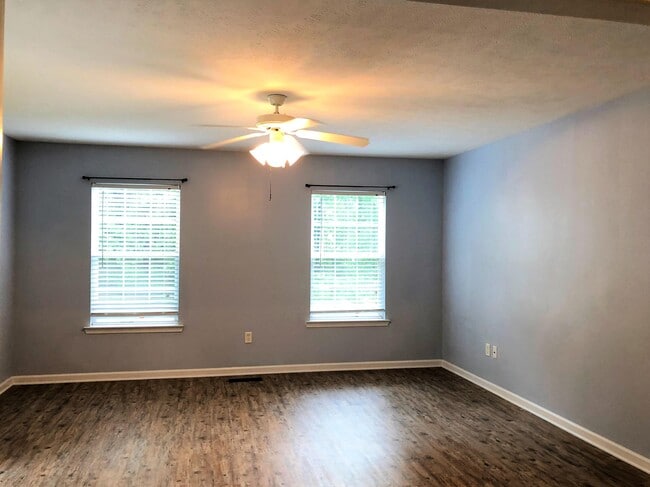 Building Photo - 122 Goudy Ct