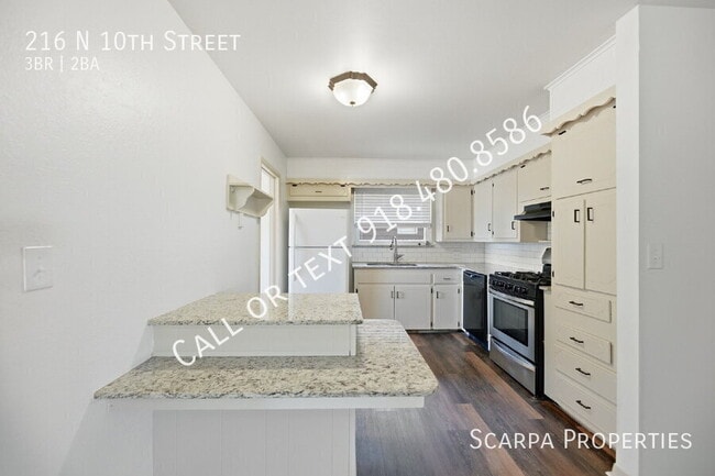 Building Photo - 216 N 10th St
