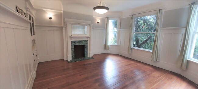 Primary Photo - 1471 Waller St