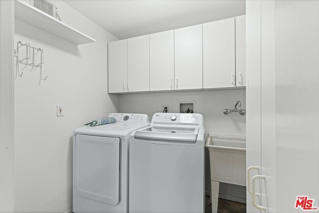 Building Photo - 8176 La Jolla Shores Dr