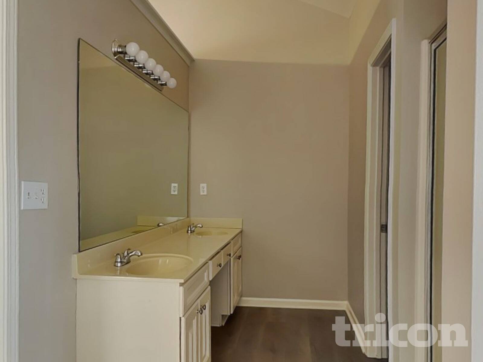 Building Photo - 824 Tibwin Pl SE