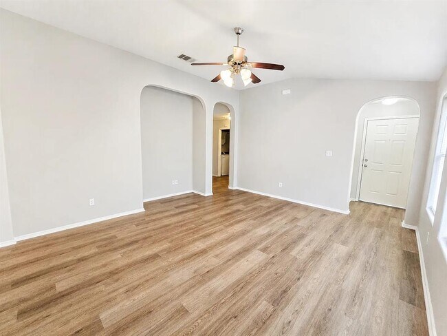 Building Photo - 3101 Barksdale Dr