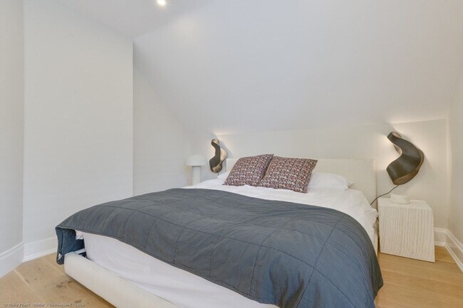 Building Photo - 51 Fair St