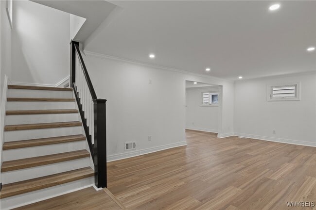 Building Photo - 42 Frontenac Ave