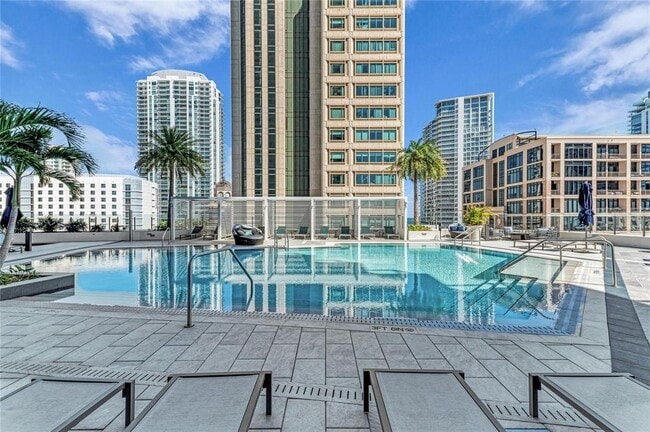 Building Photo - 275 1st Ave S