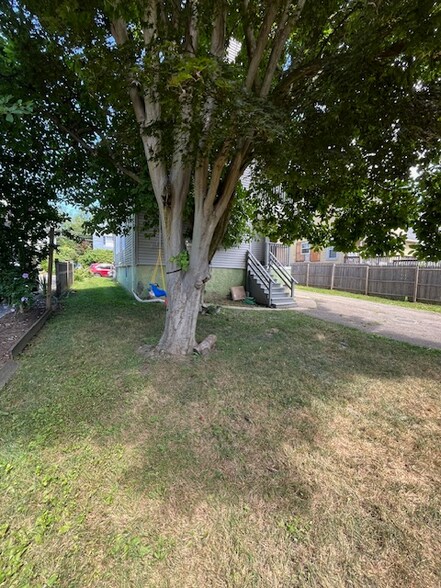 Building Photo - 69 Bennett St