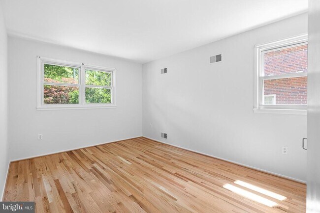 Building Photo - 1222 Noyes Dr