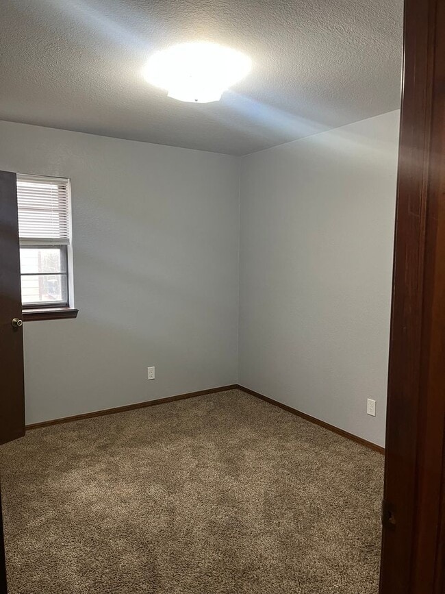 Building Photo - 5205 Parkwood Ave