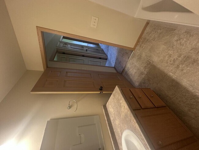 Building Photo - 2519 Parkfield Dr