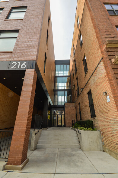 Primary Photo - 216 N May St