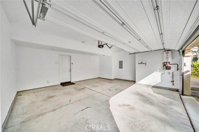 Building Photo - 328 Floral View