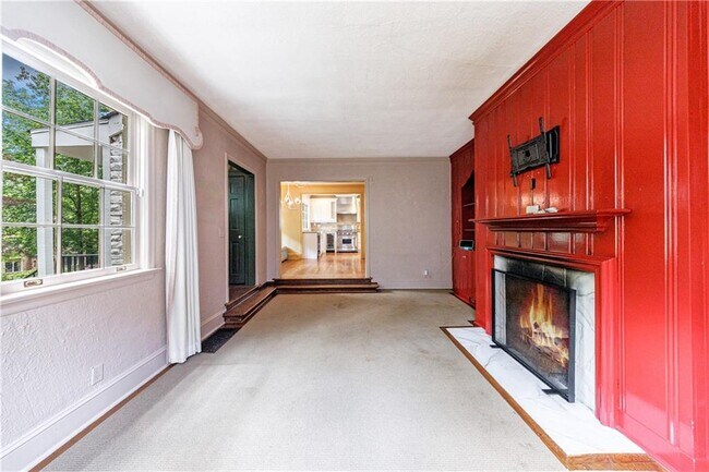 Building Photo - 1268 University Dr NE