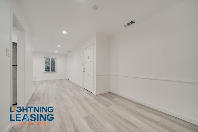 Building Photo - 1363 Hauser Blvd