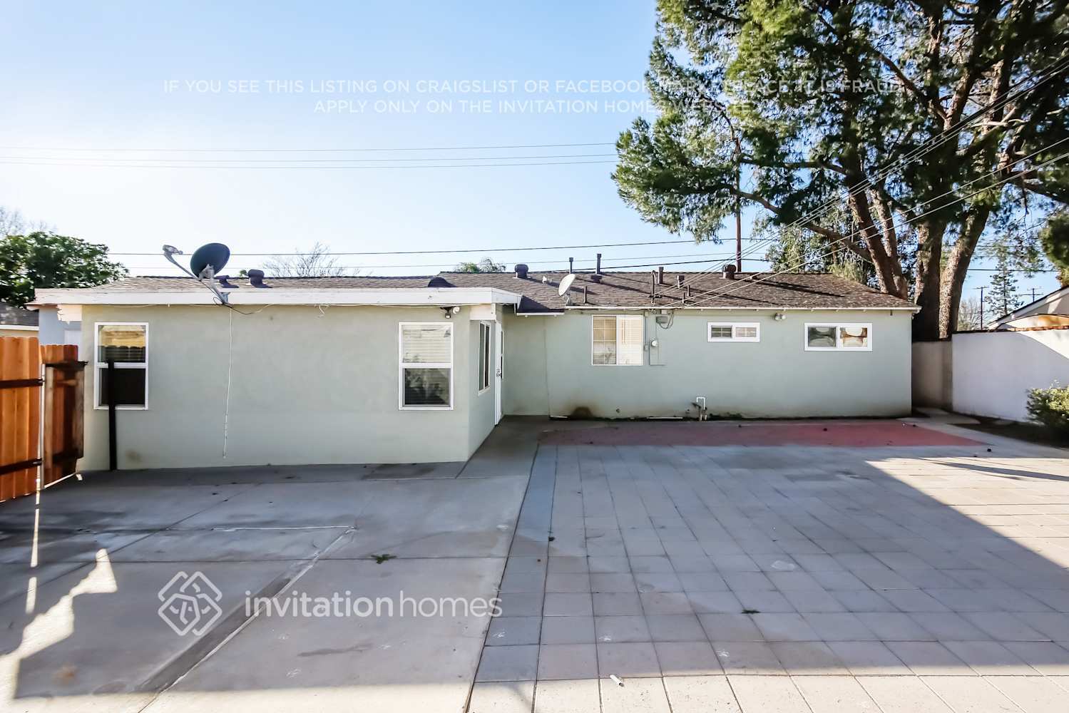 Building Photo - 547 S Yorba St