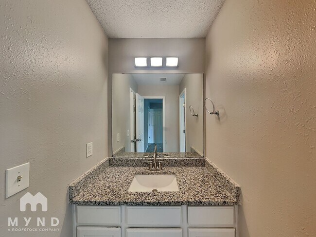 Building Photo - 2395 Raven Cir