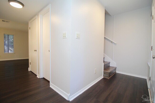 Building Photo - 7225 Dogwood Terrace Dr