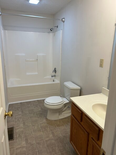 Building Photo - 132 Burkhardt Way