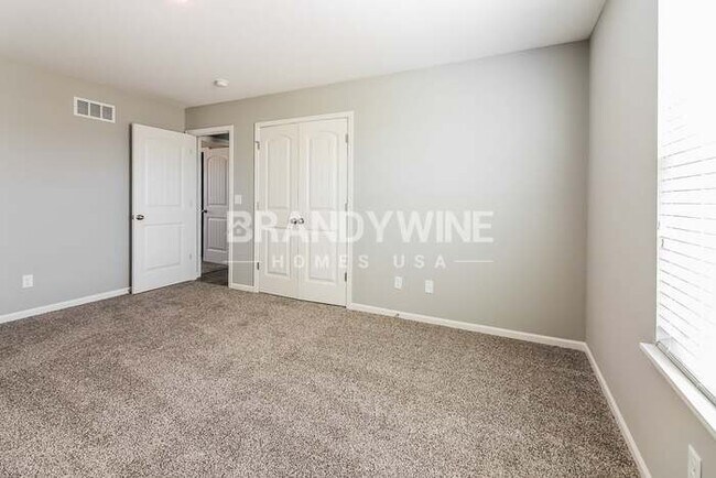 Building Photo - APPLY NOW! 4BED 3BATH