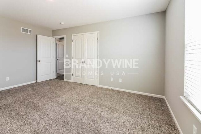Building Photo - COMING SOON! APPLY NOW! 4BED 3BATH