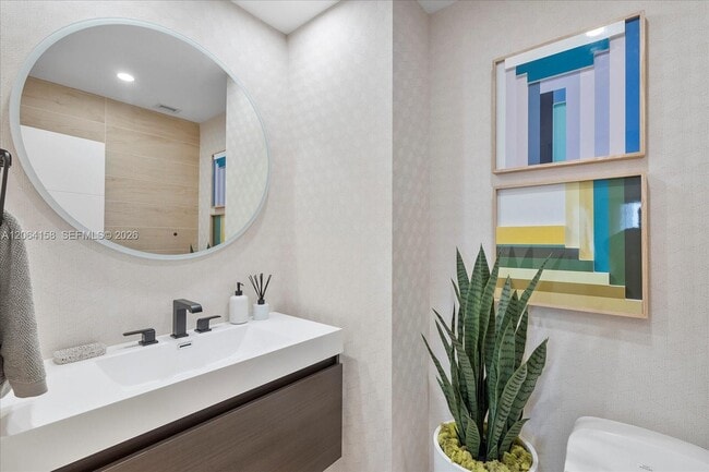 Building Photo - 2301 Collins Ave