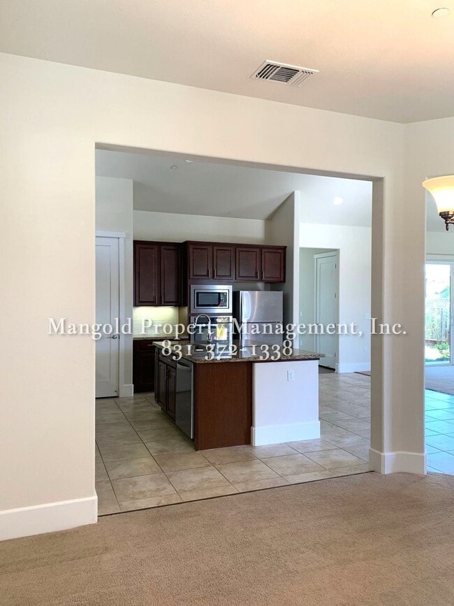 Building Photo - Stunning 3 Bed 2 Bath Home in East Garriso...