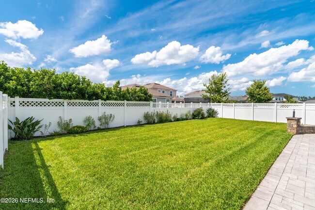 Building Photo - 235 Silverleaf Village Dr