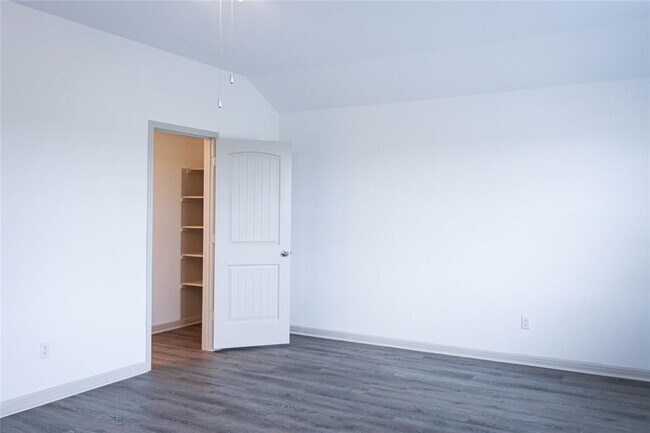 Building Photo - 231 Sweetwater Crk Ln