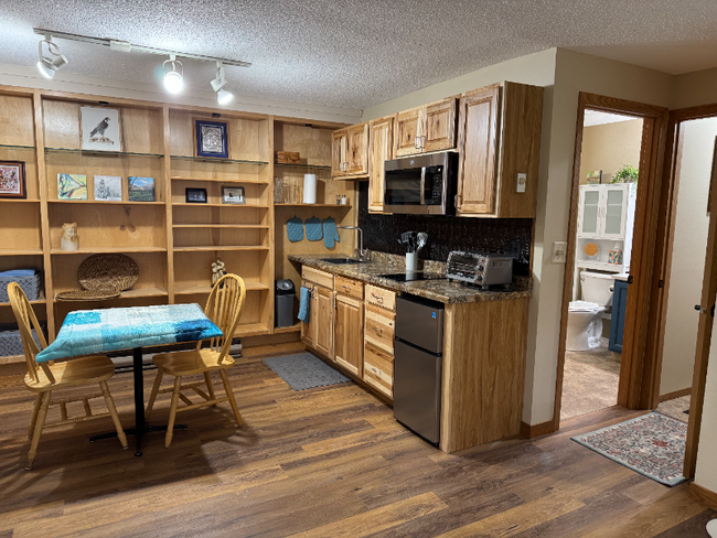 Building Photo - 5509 Meadowlark Dr