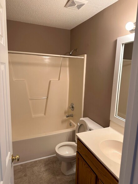 Building Photo - 420 Johnson St