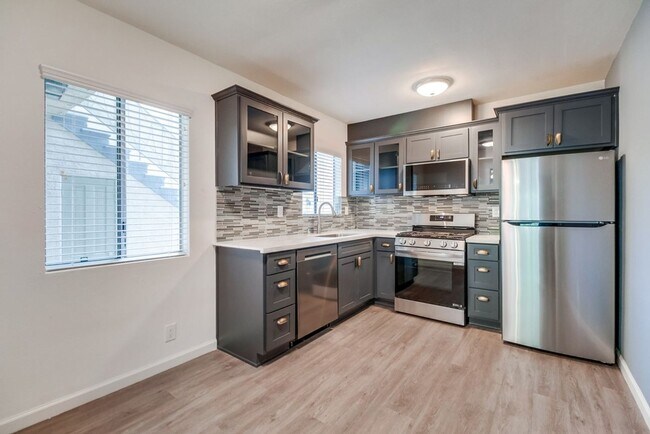 Interior Photo - Classic Courtyard Building on Venice Blvd – Secure, Convenient, Pet-Friendly