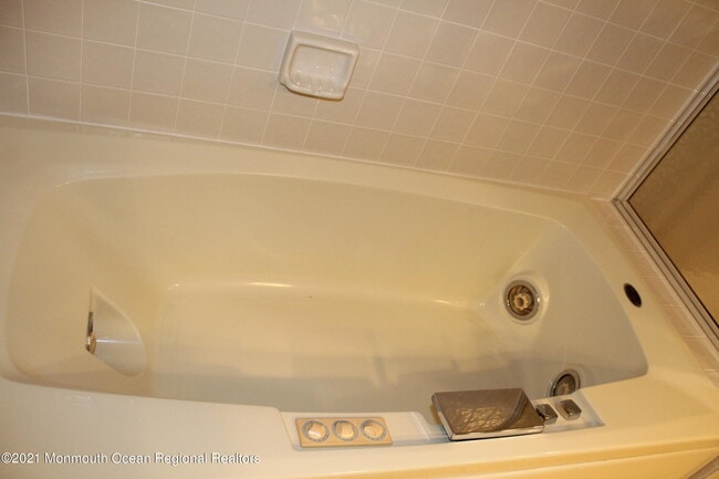 Building Photo - 210 Spinnakers Cv