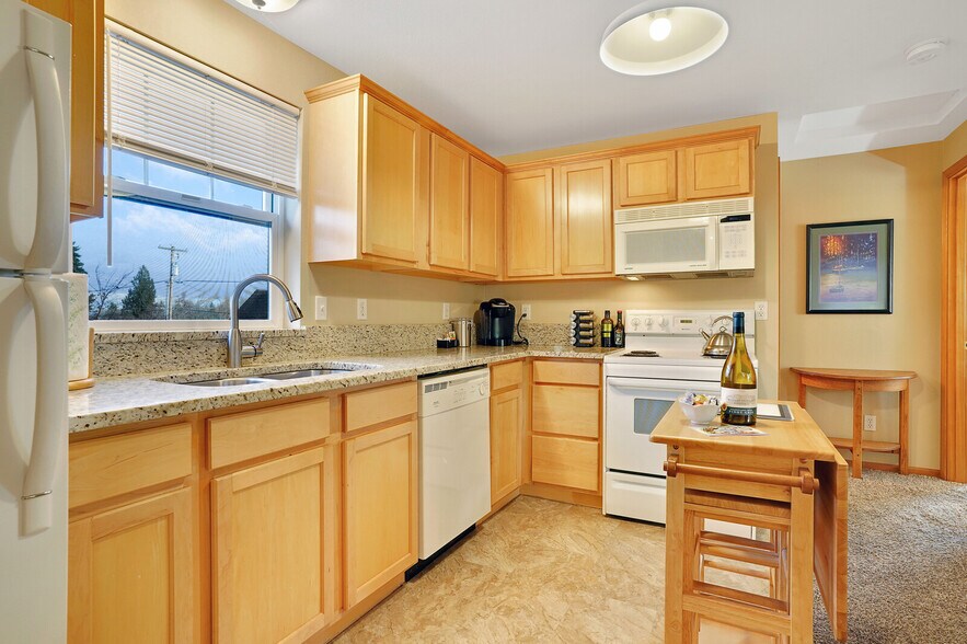 Building Photo - 731 Elm St SW