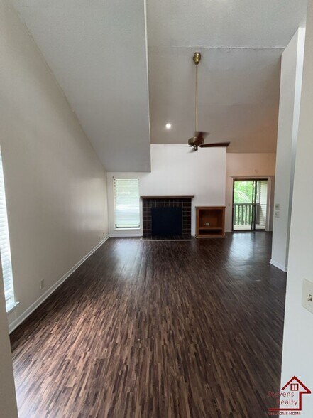 Building Photo - 409 Oriole Dr