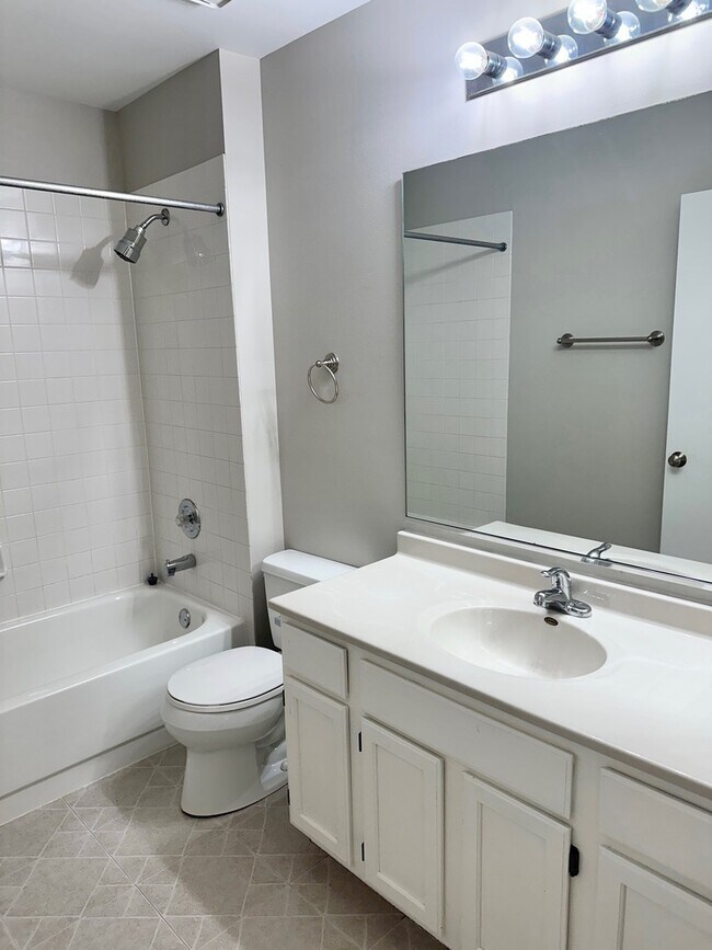 Building Photo - 24 Cedar Grove Ct