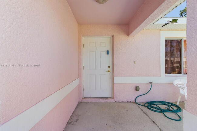 Building Photo - 2412 Millie Ave S