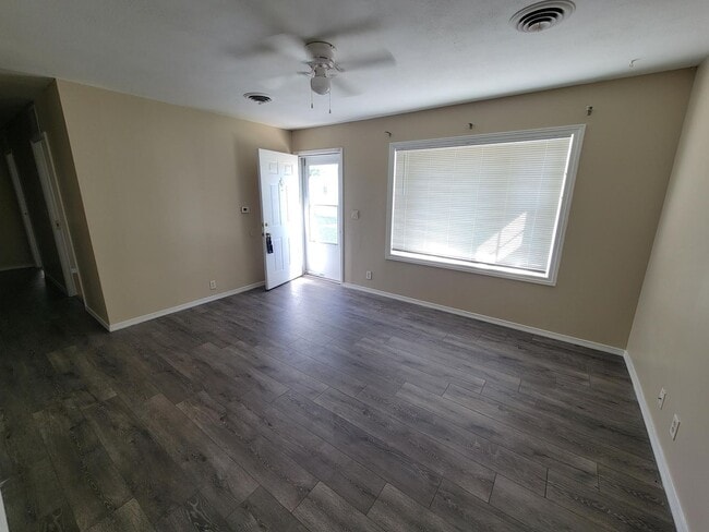 Building Photo - 3-bedroom house available now