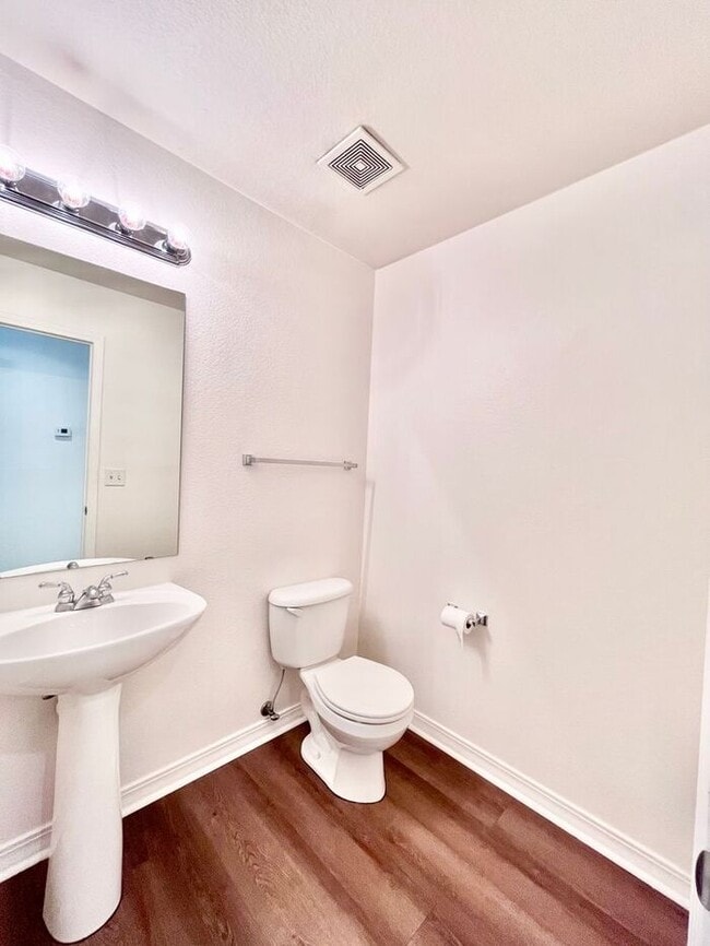 Building Photo - 2 Bedroom, 1.5 Bathroom Condo Only Seconds...
