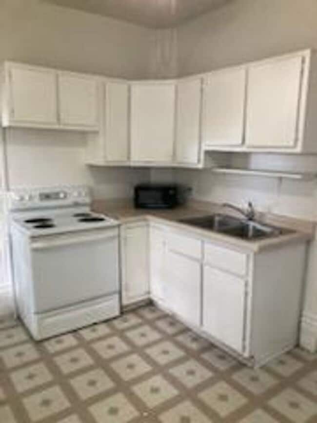 Building Photo - Single family home for rent