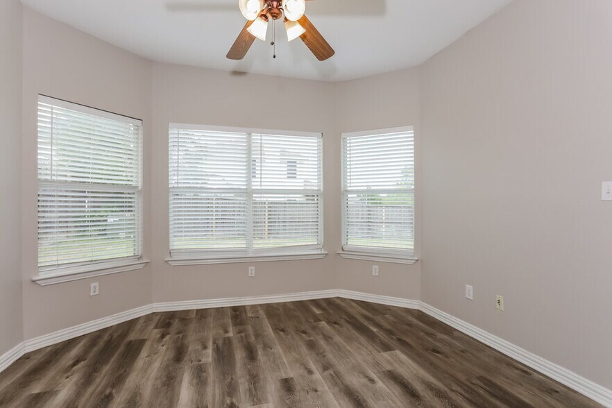 Building Photo - 2407 Creekwood