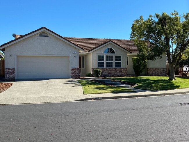 Building Photo - Vacaville 3bed/2bath home! Open floor plan...